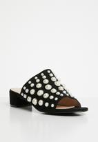 miss black high heels