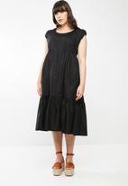 Nosisi midi dress - black AMANDA LAIRD CHERRY Dresses | Superbalist.com