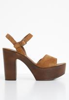 lulla chestnut suede