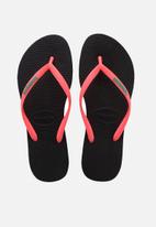 black and coral havaianas