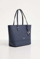 guess clarke carryall tote bag