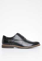 formal nunan shoe madden steve