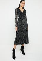 tayla maxi sleeve lace dress