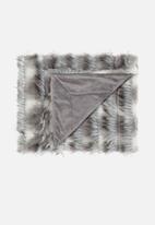 Linen House - Merle faux fur throw - grey