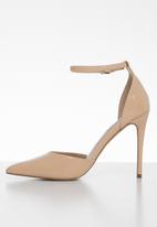 steve madden neutral heels