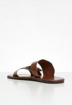 jaxon large chain tan mule