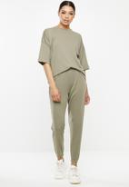 Missguided - Oversized tee and jogger co-ord set - khaki