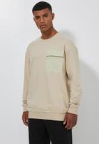 Superbalist - Utility crew neck loose fit sweat - neutral  