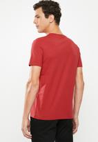 GUESS - Guess stripe tee - red