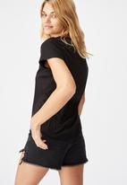 Cotton On - The one fitted v tee - black