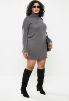 Missguided - Plus knitted turtle neck mini dress - grey