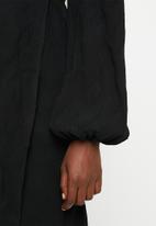 Glamorous - Maternity plisse wrap with volume sleeve - black