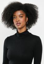 Blake - SOFT TOUCH ROLL OVER CROP TOP- BLACK