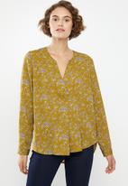 Jacqueline de Yong - Zoey v-neck blouse - yellow & purple 