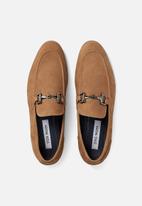 mali tan steve madden