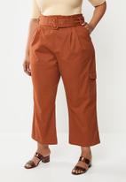 Glamorous - Plus high waisted belted cargo trouser - rust