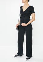 Missguided - Maternity wrap belted ribbed wide leg jumpsuit - black