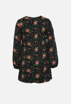 Missguided - Petite long sleeve floral shift dress - black