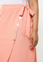 Glamorous - Plus wrap midi skirt with button detail - coral
