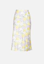 Glamorous - Petite sateen pencil skirt with slit - multi