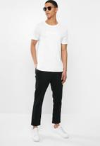 GUESS - Pima embroidered short sleeve tee - white
