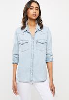 Levi’s® - The ultimate western small talk - blue