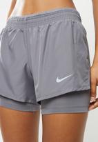 Nike - Nike 2in1 short - grey