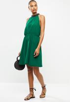 Jacqueline de Yong - Onyx sleeveless high neck dress - green