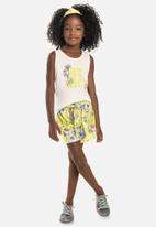 Quimby - Girls tee & floral shorts set - off white & yellow