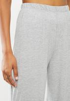 Missguided - Cap sleeve crop top wide leg pyjama set - grey