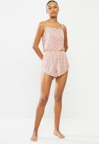 Missguided - Plisse square neck frill teddy - pink