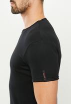 SOVIET - Bolt s20 short sleeve muscle fit T-shirt - black