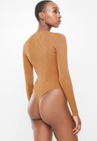 Missguided - Skinny rib knitted v-neck bodysuit - brown