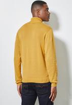 Superbalist - Basic roll neck slim fit knit - mustard