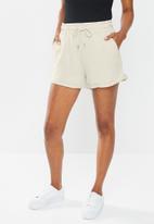 Missguided - Petite drawcord runner shorts - grey