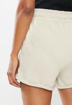 Missguided - Petite drawcord runner shorts - grey