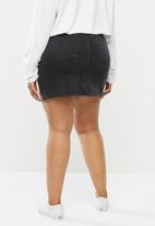 Cotton On - Curve denim mini skirt - black