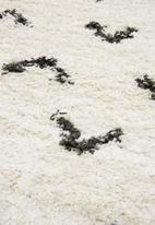 Fotakis - Gipsy shaggy rug - triangle white/black