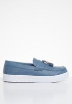 jonathan d tassel sneaker black