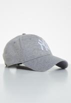 New Era - Jersey essential 9forty New York Yankees - grey