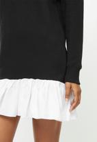 Missguided - Frill hem sweater dress - black & white