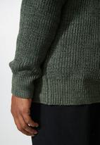 Superbalist - Chunky textured deep vee knit - green