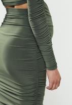 Missguided - Maternity ruched midi skirt - olive