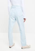 Missguided - Petite pale wash wrath jeans co ord - light blue