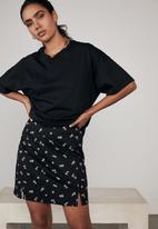 Factorie - Double split mini skirt - josie floral_black fawn