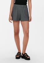 ONLY - Nella shorts - grey 