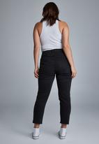 Cotton On - Curve taylor mom jean - midnight black rips