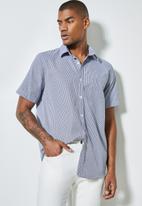 Superbalist - Regular fit short sleeve single pocket shirt  - white & navy 