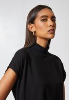 Superbalist - Easy fit tee with ribbed neckline  - black