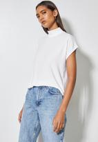 Superbalist - Easy fit tee with ribbed neckline - white